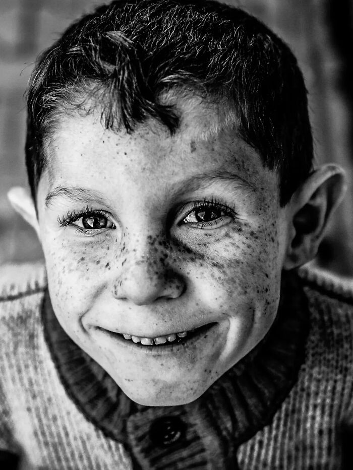 30 Perfectly Timed Street Photos By Mehmet Bayram That Turn Everyday Moments Into Art