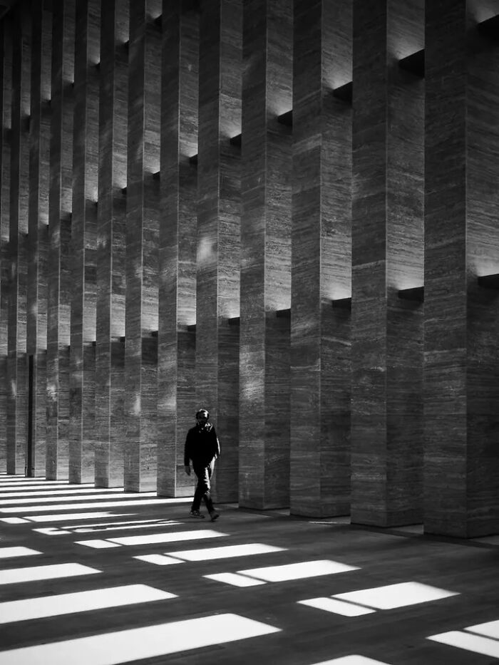 30 Perfectly Timed Street Photos By Mehmet Bayram That Turn Everyday Moments Into Art
