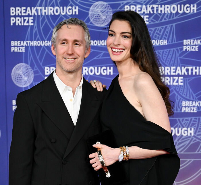 Anne Hathaway Pours Gas On Conspiracy Theories As Fans Analyze Bold Maternity Look For Jimmy Kimmel