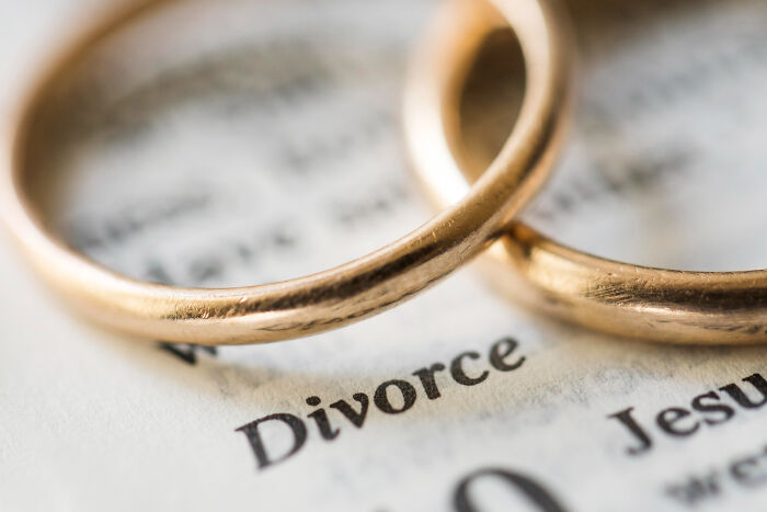 36 Absurd Divorce Reasons That Left Attorneys Wondering How These Couples Ever Got Married