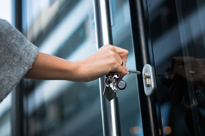 Sis Turns Bro&rsquo;s Home Into Her Personal Lounge, Gets Her Membership Revoked When He Changes Locks