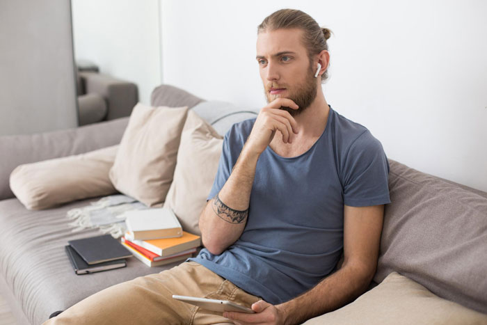 Sis Turns Bro&rsquo;s Home Into Her Personal Lounge, Gets Her Membership Revoked When He Changes Locks