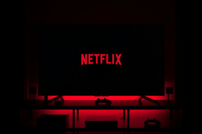 Kaleidoscope Is The 2023 Netflix Series Built Around A Structure That No Other Show Has Tried Before