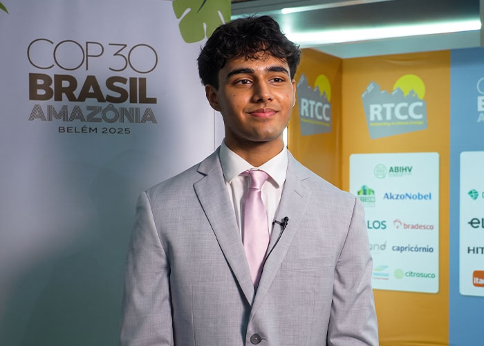 Florida Teenager Invents Amazing Bee-Saving Device That Dramatically Increases Honey Production Florida Teenager Invents Amazing Bee-Saving Device That Dramatically Increases Honey Production