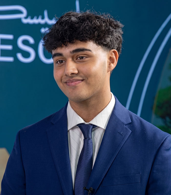 Florida Teenager Invents Amazing Bee-Saving Device That Dramatically Increases Honey Production Florida Teenager Invents Amazing Bee-Saving Device That Dramatically Increases Honey Production