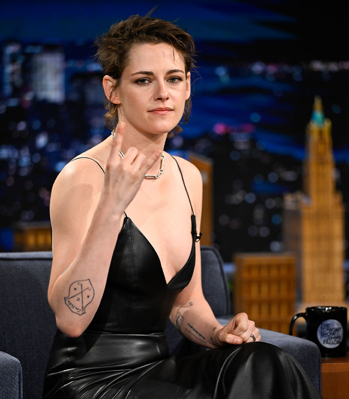 Kristen Stewart’s Unsettling Appearance On Jimmy Fallon Show Has Fans Speculating Something’s Wrong