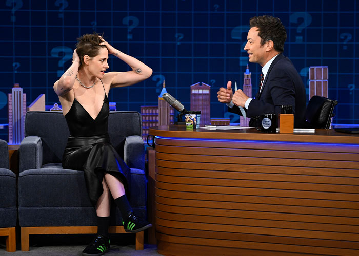 Kristen Stewart’s Unsettling Appearance On Jimmy Fallon Show Has Fans Speculating Something’s Wrong