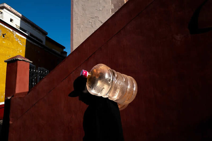 40 Mesmerizing Winning Photos From The LensCulture Street Photography Awards 2026
