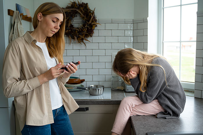 Alcoholic Mom Treats 28YO Daughter Like She’s Disposable, Demands Her Liver After Ruining Her Own Alcoholic Mom Treats 28YO Daughter Like She’s Disposable, Demands Her Liver After Ruining Her Own