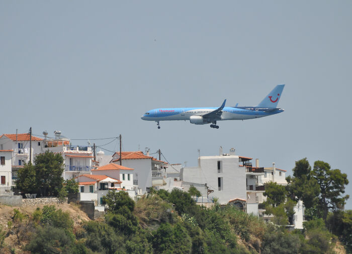 52YO Woman Hospitalized With Severe Injuries After Being Slammed To The Ground By Plane’s Jet Engine 52YO Woman Hospitalized With Severe Injuries After Being Slammed To The Ground By Plane’s Jet Engine