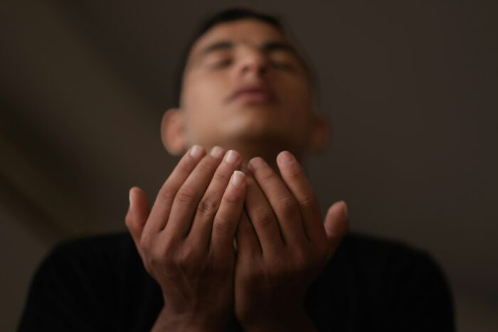 “Tried To Pray My ADHD Away”: 78 People Who Escaped Cults Share The Most Disturbing Things No One Questions “Tried To Pray My ADHD Away”: 78 People Who Escaped Cults Share The Most Disturbing Things No One Questions