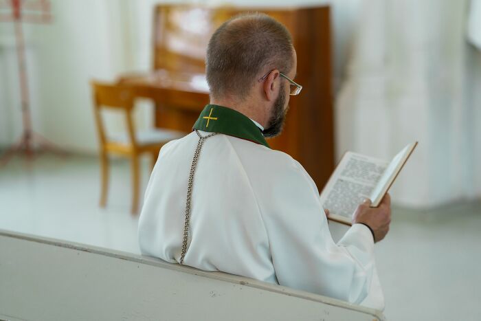“Tried To Pray My ADHD Away”: 78 People Who Escaped Cults Share The Most Disturbing Things No One Questions “Tried To Pray My ADHD Away”: 78 People Who Escaped Cults Share The Most Disturbing Things No One Questions