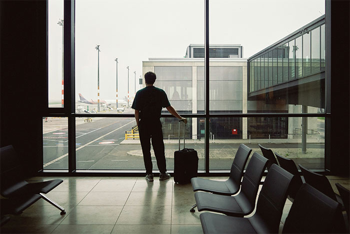 Man Leaves Fiancée Days Before Wedding With A One-Way Ticket And Barely Any Explanation Man Leaves Fiancée Days Before Wedding With A One-Way Ticket And Barely Any Explanation