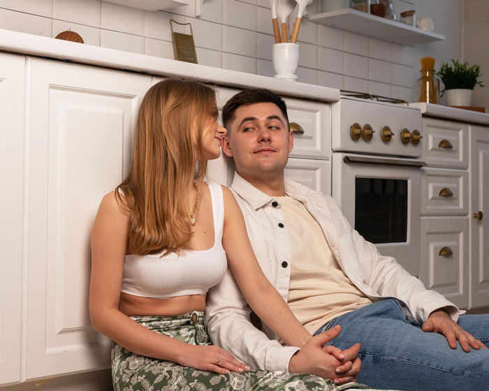 Man Spends Years Playing His Friends Against Each Other, Until His Ex-Girlfriend Sends The Receipts Man Spends Years Playing His Friends Against Each Other, Until His Ex-Girlfriend Sends The Receipts