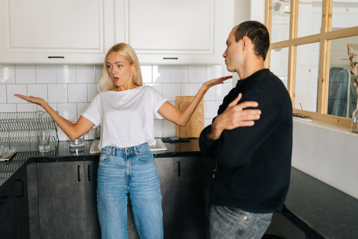 Man Spends Years Playing His Friends Against Each Other, Until His Ex-Girlfriend Sends The Receipts Man Spends Years Playing His Friends Against Each Other, Until His Ex-Girlfriend Sends The Receipts