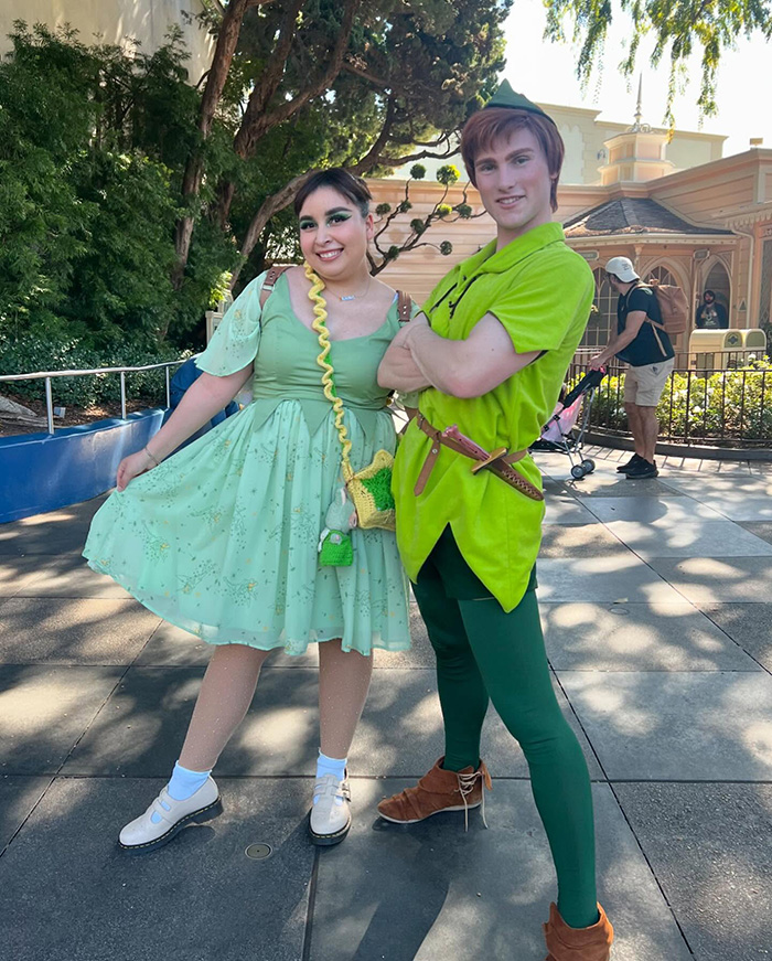 “Disney Adult” Accused Of Stalking Park’s Peter Pan Actors Creeps Out Netizens In Viral Video: “He Hates You” “Disney Adult” Accused Of Stalking Park’s Peter Pan Actors Creeps Out Netizens In Viral Video: “He Hates You”
