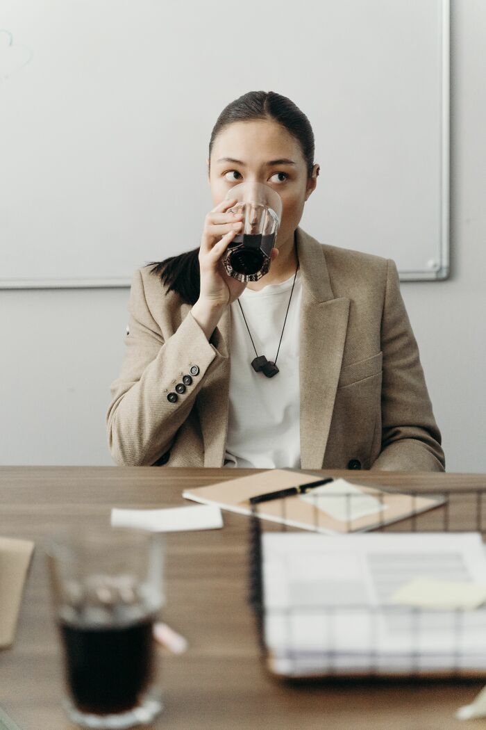 33 People Debate Whether Doing The Bare Minimum At Work Is Actually Fair 33 People Debate Whether Doing The Bare Minimum At Work Is Actually Fair