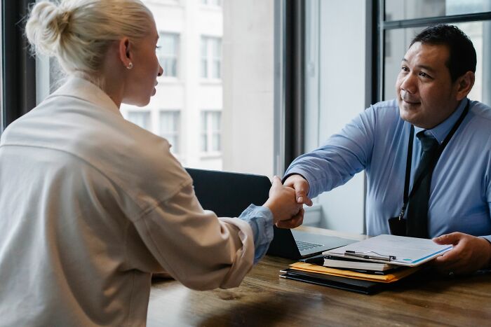 33 People Debate Whether Doing The Bare Minimum At Work Is Actually Fair 33 People Debate Whether Doing The Bare Minimum At Work Is Actually Fair