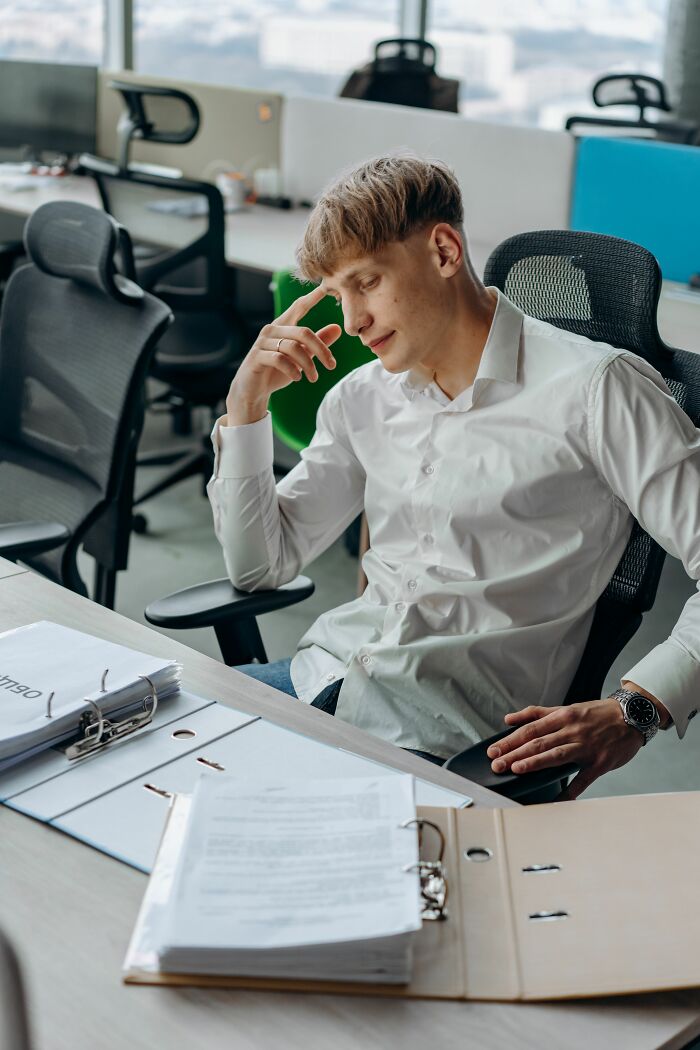 33 People Debate Whether Doing The Bare Minimum At Work Is Actually Fair 33 People Debate Whether Doing The Bare Minimum At Work Is Actually Fair