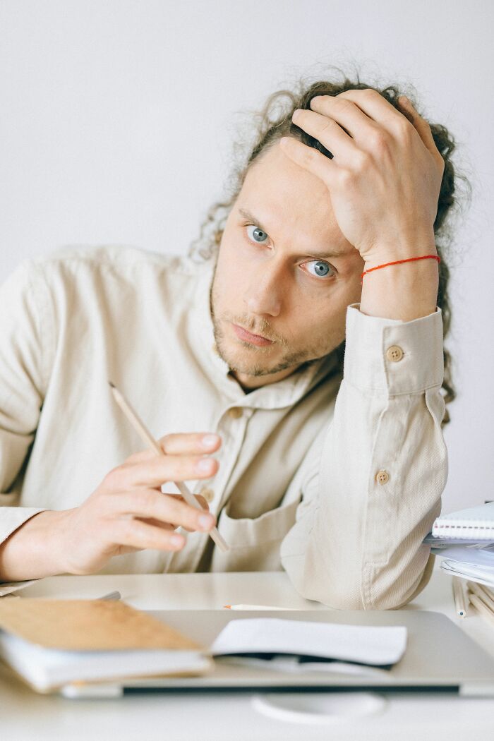 33 People Debate Whether Doing The Bare Minimum At Work Is Actually Fair 33 People Debate Whether Doing The Bare Minimum At Work Is Actually Fair