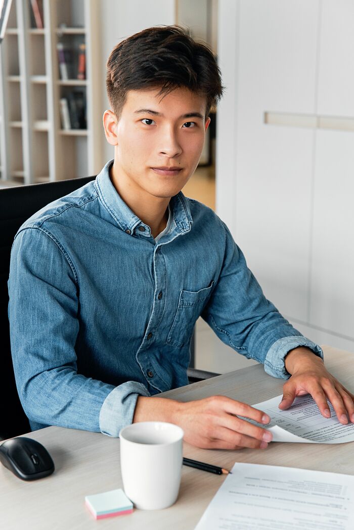 33 People Debate Whether Doing The Bare Minimum At Work Is Actually Fair 33 People Debate Whether Doing The Bare Minimum At Work Is Actually Fair