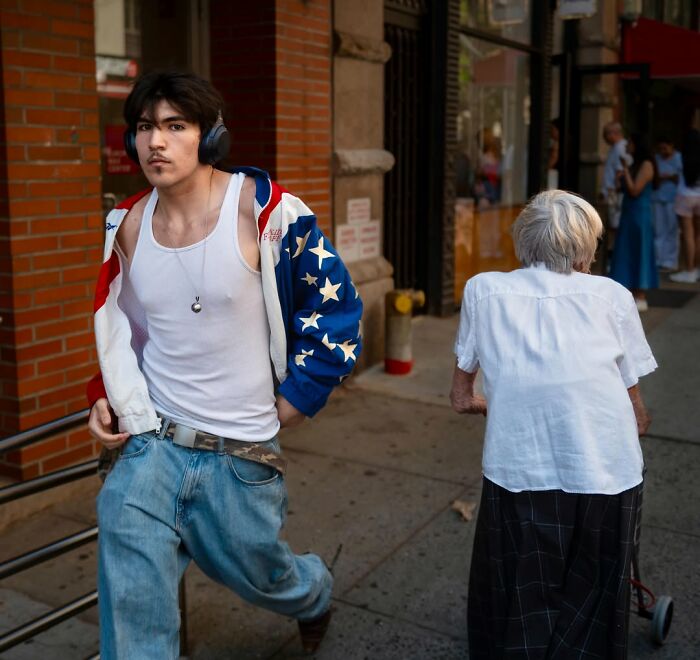 40 Images Shared By The Pure Street Photography Awards That Capture Life At Its Most Unexpected 40 Images Shared By The Pure Street Photography Awards That Capture Life At Its Most Unexpected