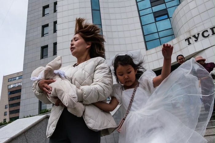 40 Images Shared By The Pure Street Photography Awards That Capture Life At Its Most Unexpected 40 Images Shared By The Pure Street Photography Awards That Capture Life At Its Most Unexpected