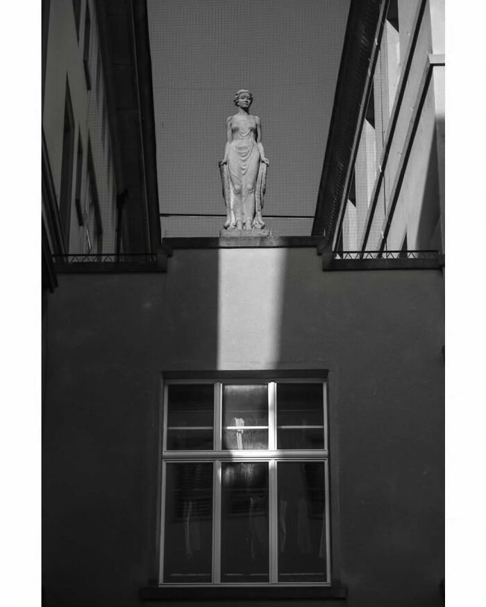 40 Images Shared By The Pure Street Photography Awards That Capture Life At Its Most Unexpected 40 Images Shared By The Pure Street Photography Awards That Capture Life At Its Most Unexpected