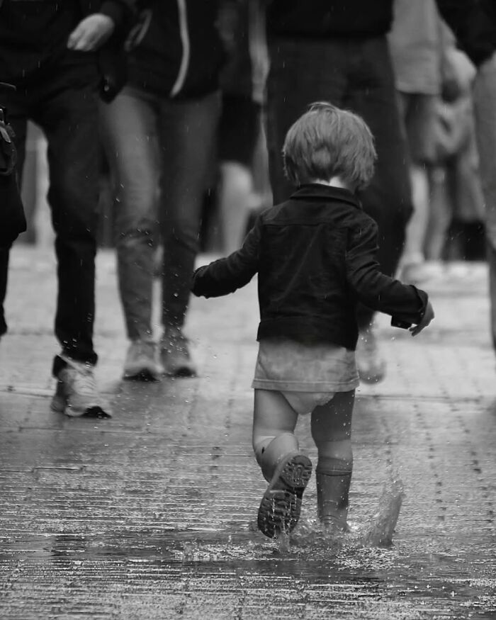 40 Images Shared By The Pure Street Photography Awards That Capture Life At Its Most Unexpected 40 Images Shared By The Pure Street Photography Awards That Capture Life At Its Most Unexpected
