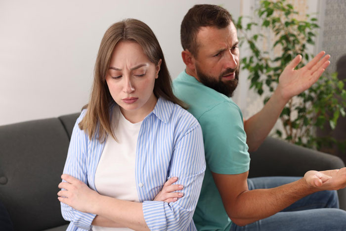 Woman Loses Rose-Tinted Glasses For BF After He Mocks Her Leg Hair Due To His Friends’ Comments Woman Loses Rose-Tinted Glasses For BF After He Mocks Her Leg Hair Due To His Friends’ Comments