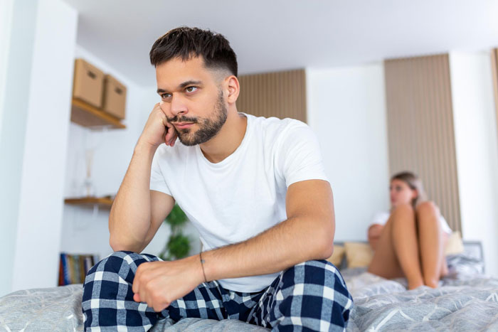 Woman Loses Rose-Tinted Glasses For BF After He Mocks Her Leg Hair Due To His Friends’ Comments Woman Loses Rose-Tinted Glasses For BF After He Mocks Her Leg Hair Due To His Friends’ Comments