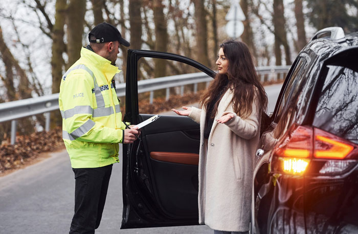 Shopper Accused Of Having A Weapon To Threaten Karen, But She Ends Up Leaving In Handcuffs Instead Shopper Accused Of Having A Weapon To Threaten Karen, But She Ends Up Leaving In Handcuffs Instead