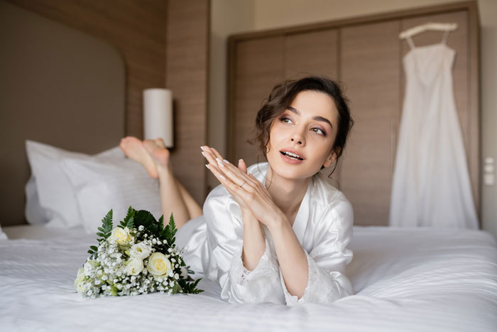Bride Expects Former Classmate To Learn Violin For Her Wedding, Is Shocked When She Laughs Her Off Bride Expects Former Classmate To Learn Violin For Her Wedding, Is Shocked When She Laughs Her Off