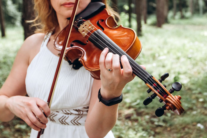 Bride Expects Former Classmate To Learn Violin For Her Wedding, Is Shocked When She Laughs Her Off Bride Expects Former Classmate To Learn Violin For Her Wedding, Is Shocked When She Laughs Her Off
