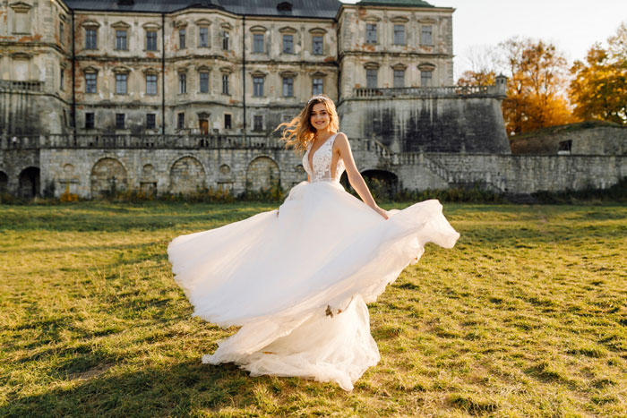 Bride Expects Former Classmate To Learn Violin For Her Wedding, Is Shocked When She Laughs Her Off Bride Expects Former Classmate To Learn Violin For Her Wedding, Is Shocked When She Laughs Her Off