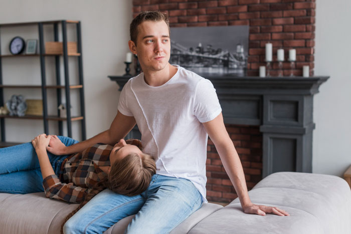 Half-Sis Taunts Woman Over Her Infertility, Months Later Decides She’d Make A Great Mom To Her Baby Half-Sis Taunts Woman Over Her Infertility, Months Later Decides She’d Make A Great Mom To Her Baby