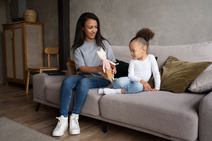 Half-Sis Taunts Woman Over Her Infertility, Months Later Decides She’d Make A Great Mom To Her Baby Half-Sis Taunts Woman Over Her Infertility, Months Later Decides She’d Make A Great Mom To Her Baby