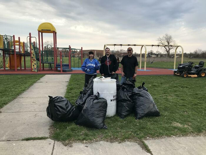 “The Real Trash Are The People”: As Trash Takes Over The World, These Folks Should Be The Real Influencers “The Real Trash Are The People”: As Trash Takes Over The World, These Folks Should Be The Real Influencers