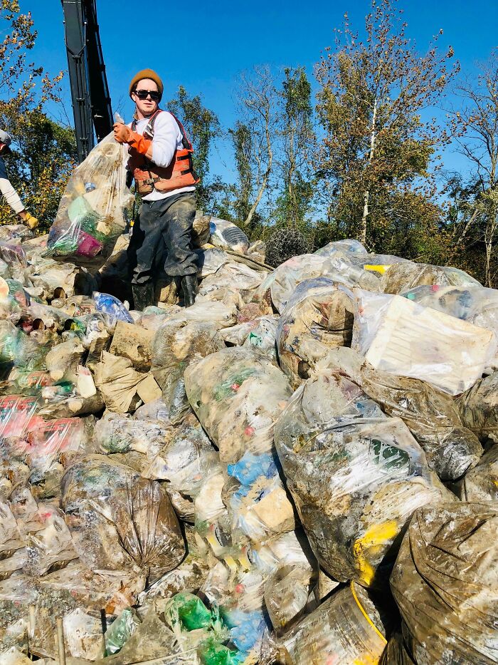 “The Real Trash Are The People”: As Trash Takes Over The World, These Folks Should Be The Real Influencers “The Real Trash Are The People”: As Trash Takes Over The World, These Folks Should Be The Real Influencers