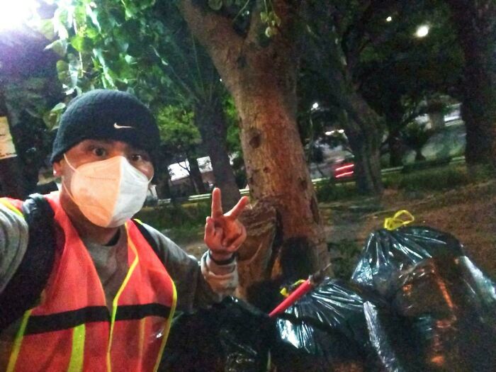 “The Real Trash Are The People”: As Trash Takes Over The World, These Folks Should Be The Real Influencers “The Real Trash Are The People”: As Trash Takes Over The World, These Folks Should Be The Real Influencers