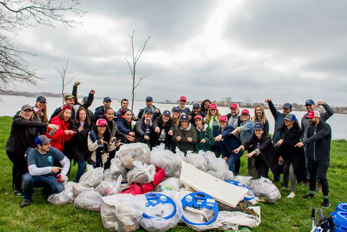 “The Real Trash Are The People”: As Trash Takes Over The World, These Folks Should Be The Real Influencers “The Real Trash Are The People”: As Trash Takes Over The World, These Folks Should Be The Real Influencers