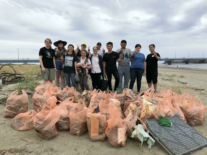 “The Real Trash Are The People”: As Trash Takes Over The World, These Folks Should Be The Real Influencers “The Real Trash Are The People”: As Trash Takes Over The World, These Folks Should Be The Real Influencers