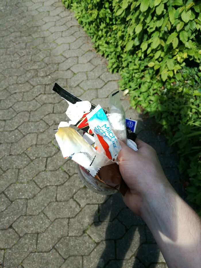 “The Real Trash Are The People”: As Trash Takes Over The World, These Folks Should Be The Real Influencers “The Real Trash Are The People”: As Trash Takes Over The World, These Folks Should Be The Real Influencers