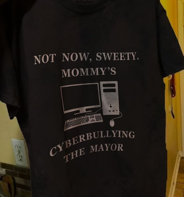 This Page Found And Shared 24 T-Shirts That Are Equal Parts Brilliant, Bizarre, And Unhinged This Page Found And Shared 24 T-Shirts That Are Equal Parts Brilliant, Bizarre, And Unhinged