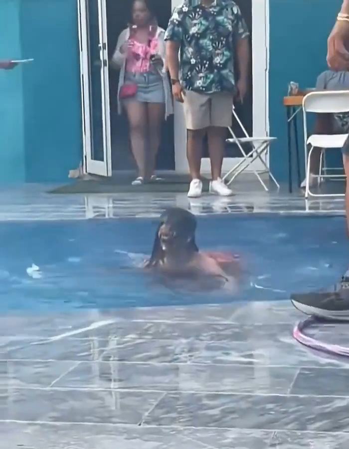 Woman’s Skirt Catch Fire Mid-Performance, But Man’s Split-Second ‘Executive Decision’ Is Going Viral Woman’s Skirt Catch Fire Mid-Performance, But Man’s Split-Second ‘Executive Decision’ Is Going Viral
