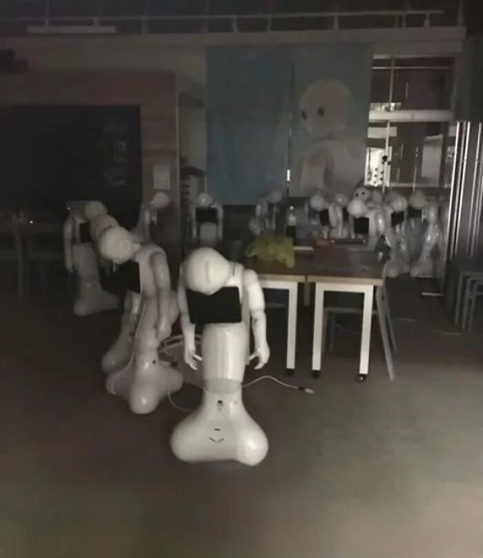81 Random And Unhinged Images That Are Cursed And That’s The Only Explanation You Need (New Pics) 81 Random And Unhinged Images That Are Cursed And That’s The Only Explanation You Need (New Pics)