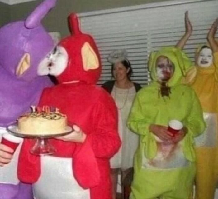 81 Random And Unhinged Images That Are Cursed And That’s The Only Explanation You Need (New Pics) 81 Random And Unhinged Images That Are Cursed And That’s The Only Explanation You Need (New Pics)