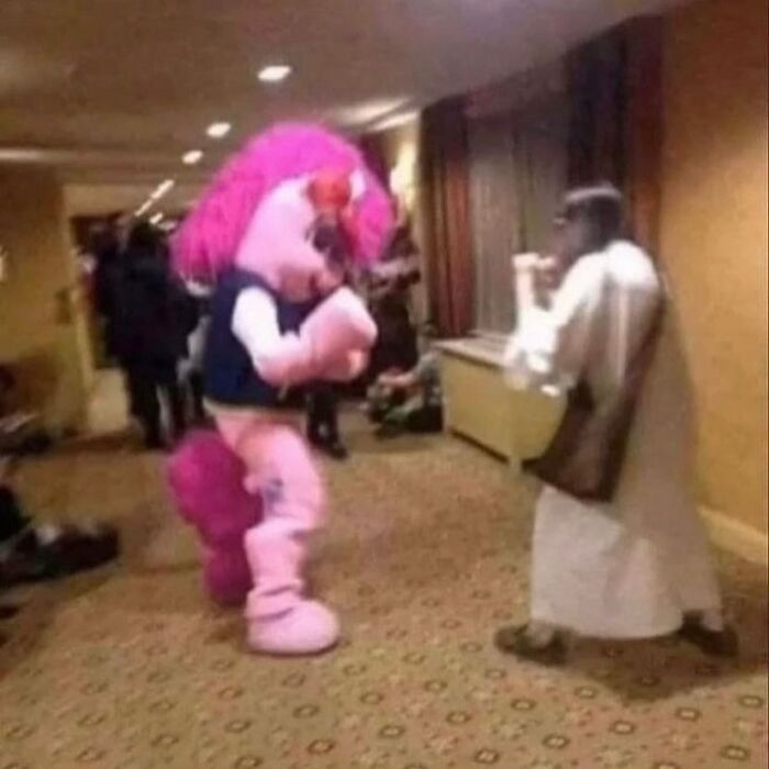 81 Random And Unhinged Images That Are Cursed And That’s The Only Explanation You Need (New Pics) 81 Random And Unhinged Images That Are Cursed And That’s The Only Explanation You Need (New Pics)