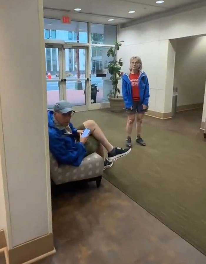 Black Hairstylist Just Doing Her Job When White Couple Questions Why She&rsquo;s in &lsquo;Their&rsquo; Apartment Building