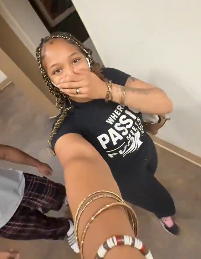 Black Hairstylist Just Doing Her Job When White Couple Questions Why She&rsquo;s in &lsquo;Their&rsquo; Apartment Building